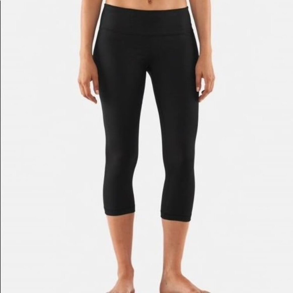 Under Armour Cropped Leggings in Black - Size Small*